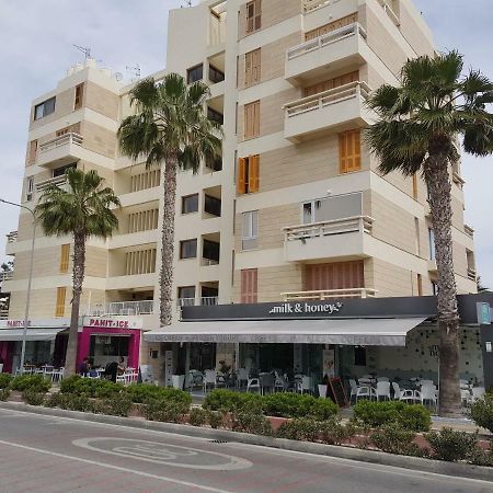 Haig'S Dream Flat On The Beach Larnaca Ngoại thất bức ảnh
