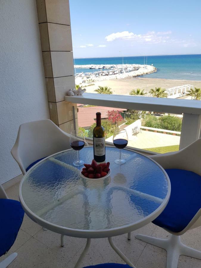Haig'S Dream Flat On The Beach Larnaca Ngoại thất bức ảnh