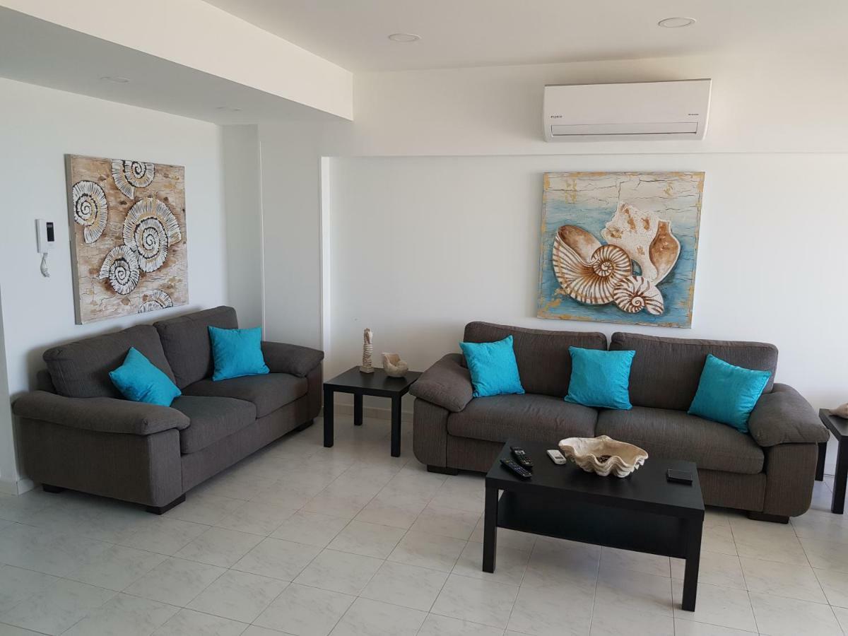 Haig'S Dream Flat On The Beach Larnaca Ngoại thất bức ảnh