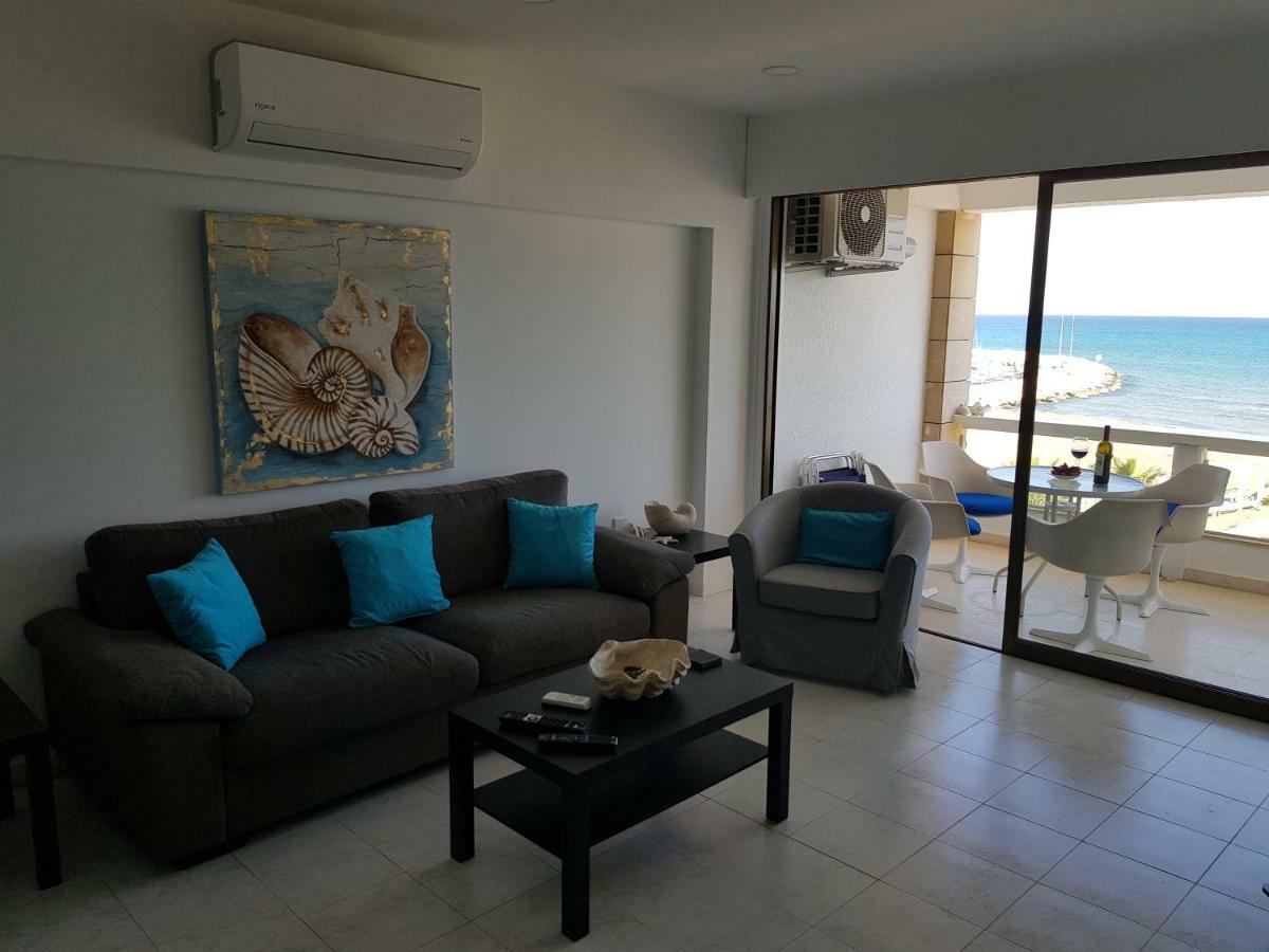 Haig'S Dream Flat On The Beach Larnaca Ngoại thất bức ảnh