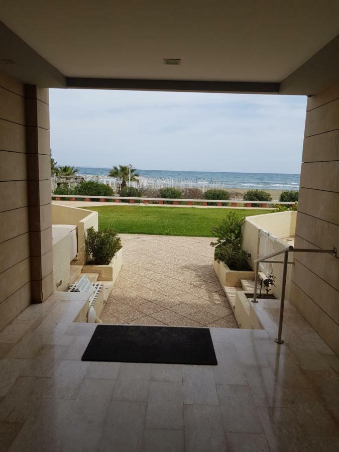 Haig'S Dream Flat On The Beach Larnaca Ngoại thất bức ảnh