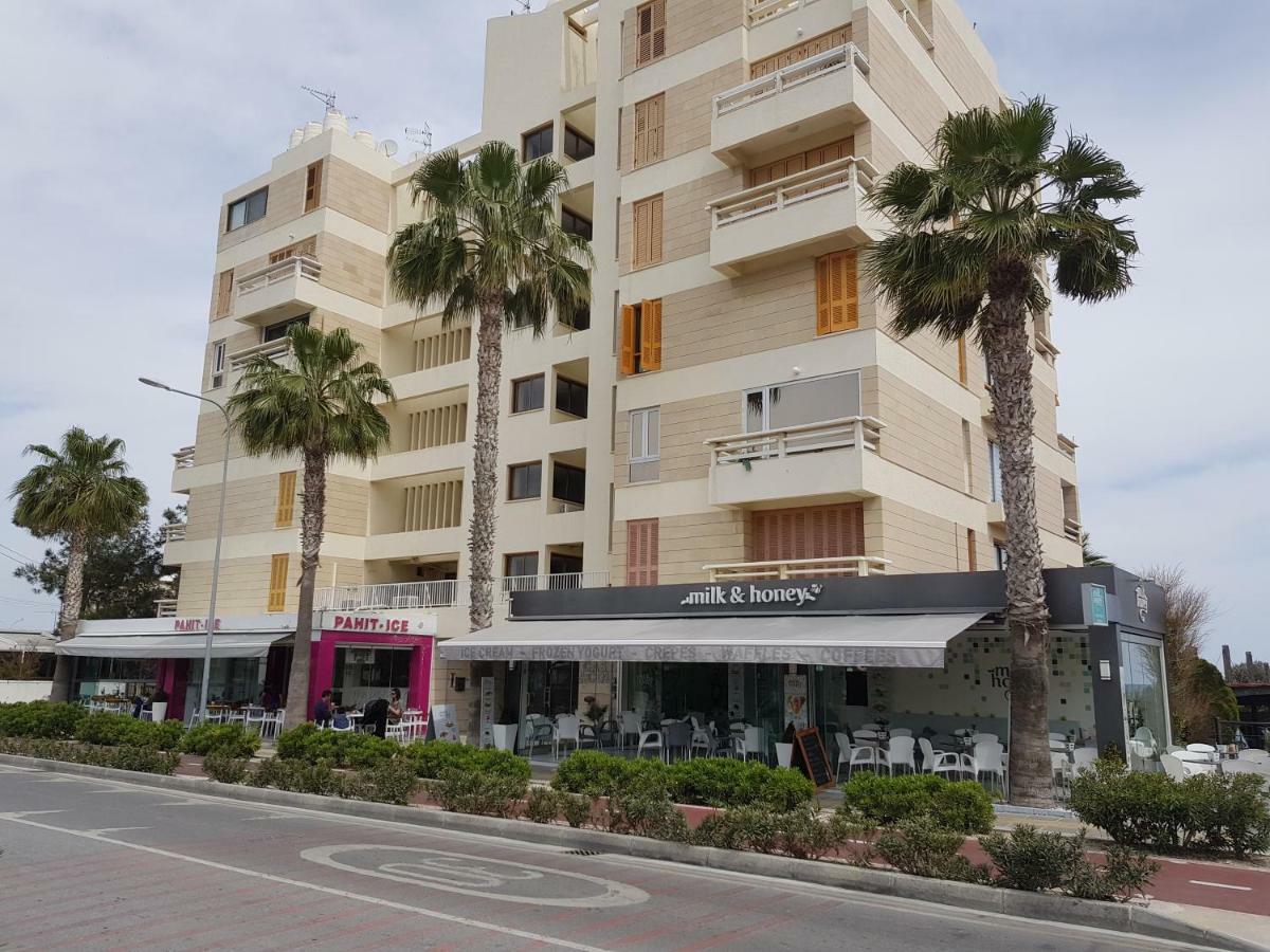 Haig'S Dream Flat On The Beach Larnaca Ngoại thất bức ảnh