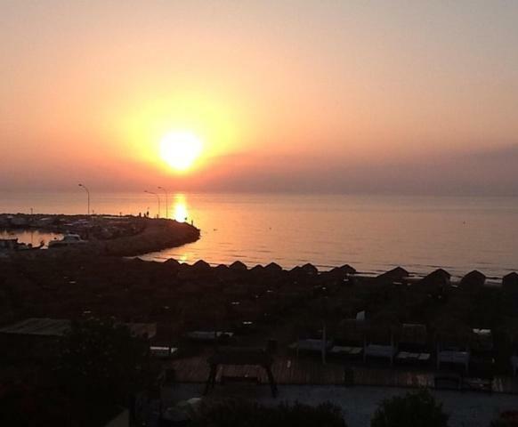 Haig'S Dream Flat On The Beach Larnaca Ngoại thất bức ảnh