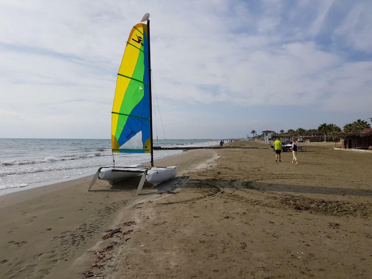 Haig'S Dream Flat On The Beach Larnaca Ngoại thất bức ảnh